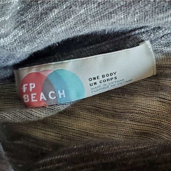 FP BEACH LARGE COWNECK MEDIUM GREY SWEATSHIRT.  PERFECT FOR COOL NIGHTS - Picture 8 of 9